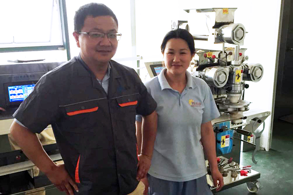 三色三味月餅生產(chǎn)線(xiàn)很適合我們這小面積廠(chǎng)家